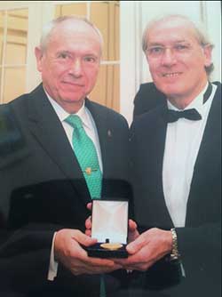 Francisco Bernal Mate Medalla de Oro al Prestigio Profesional