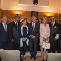 Miembros de Junta con el Alcalde, Francisco de la Torre, la Presidentad e la Audiencia, el Juez Decano y la Representante de la Diputación de Málaga